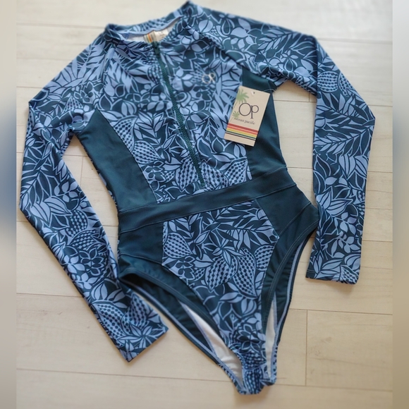 Ocean Pacific NEW Long Sleeve Rashguard Swimsuit - Picture 10 of 11